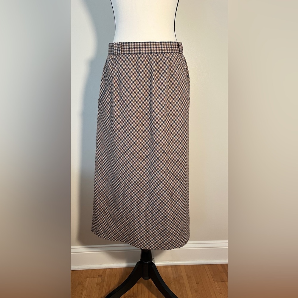 Panther wool skirt.Size Medium. Fully lined. Excellent condition